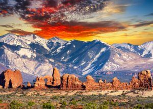 mountain-sunset-scene